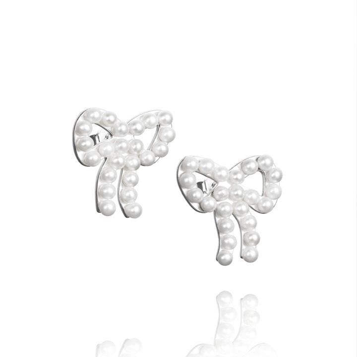 Mini Pearls Bow Örhänge Silver i gruppen Örhängen / Pärlörhängen hos SCANDINAVIAN JEWELRY DESIGN (12-100-01602-0000)