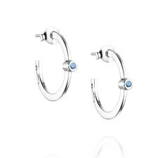 Micro Blink Hoops Örhängen - Blue Topaz Silver i gruppen Örhängen / Silverörhängen hos SCANDINAVIAN JEWELRY DESIGN (12-100-02422-0000)