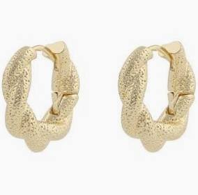 Serena twisted round ear Gold i gruppen Örhängen / Guldörhängen hos SCANDINAVIAN JEWELRY DESIGN (1312-6500-257)