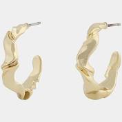 Malibu oval ear Gold i gruppen Örhängen / Guldörhängen hos SCANDINAVIAN JEWELRY DESIGN (1316-6300-257)