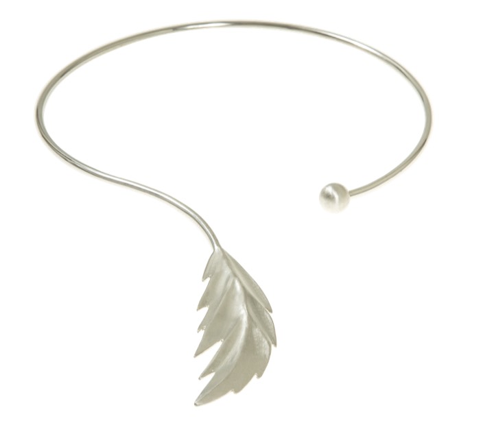 Feather bangle armband flex Silver M/L i gruppen Armband hos SCANDINAVIAN JEWELRY DESIGN (1526111014)