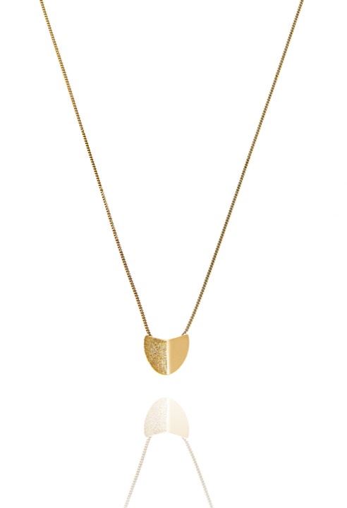 CU JEWELLERY Roof big pendant halsband Guld 45-50 cm