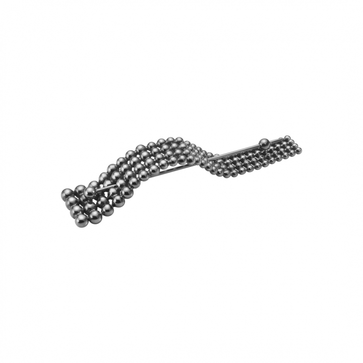 GRAPE A.R.H BROOCH SILVER, BLACK i gruppen Accessoarer hos SCANDINAVIAN JEWELRY DESIGN (20001449)