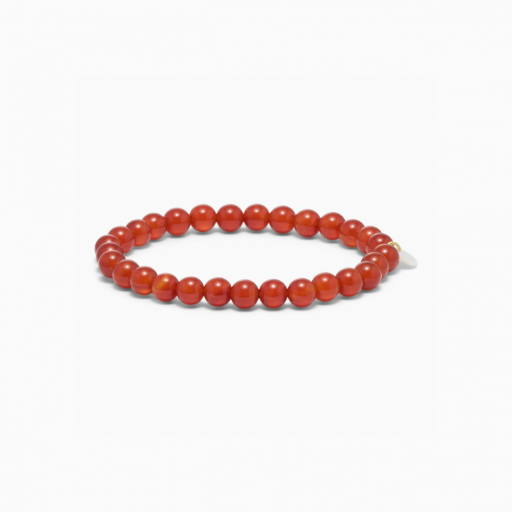 Essential Red Jade Stretch Armband i gruppen Armband / Silverarmband hos SCANDINAVIAN JEWELRY DESIGN (ROEDJ-KA-6MM)