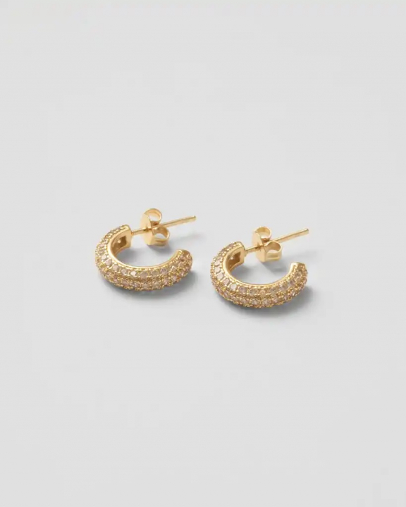 Olli Hoop Mini Vit Guld i gruppen Örhängen / Guldörhängen hos SCANDINAVIAN JEWELRY DESIGN (SW-OHM-G-V)