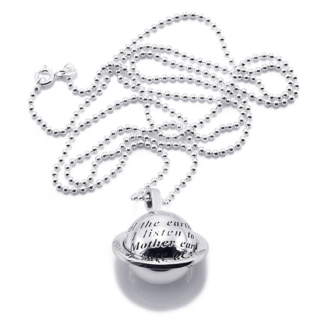 Mother Earth Hängsmycke Silver