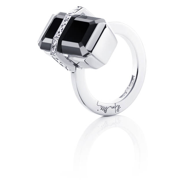 Bend Over - Onyx Ring Vitguld