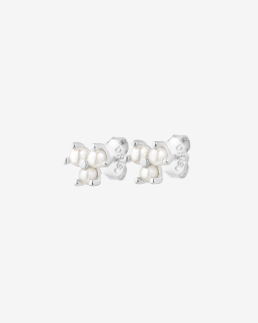 Petite Star pearl studs/örhänge