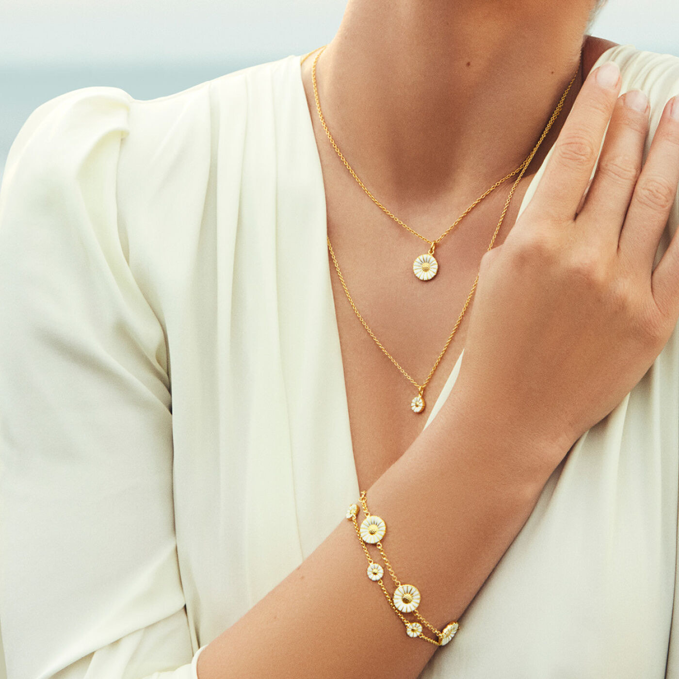 DAISY Armband Silver guldpläterad WHITE ENAMEL 5X7 MM DAISY 18.5 cm