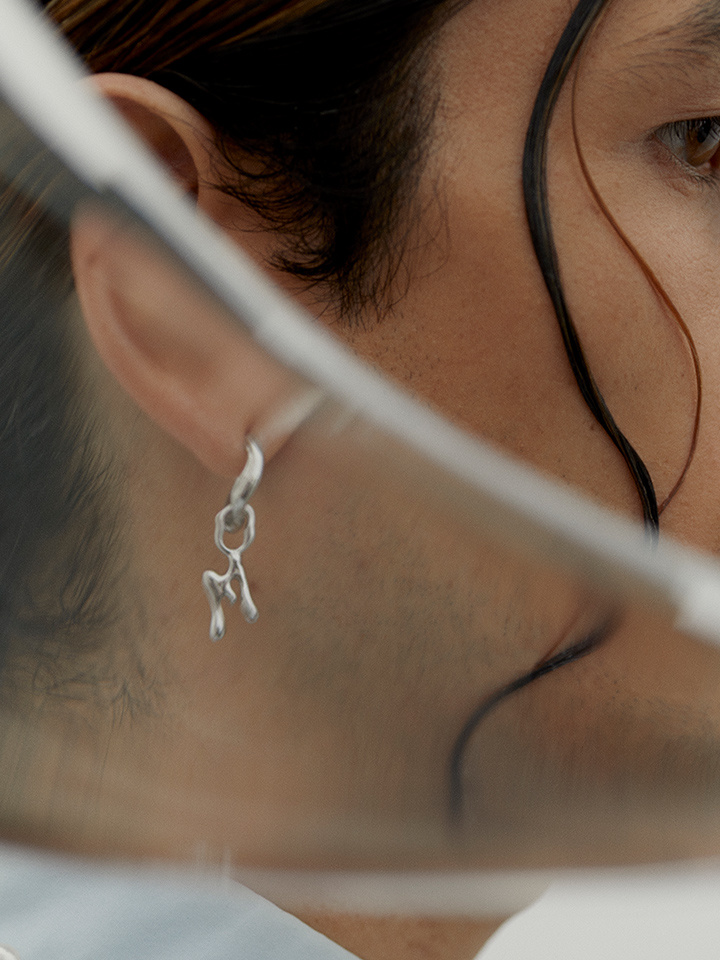 Anil 8 Huggie Silver (One)