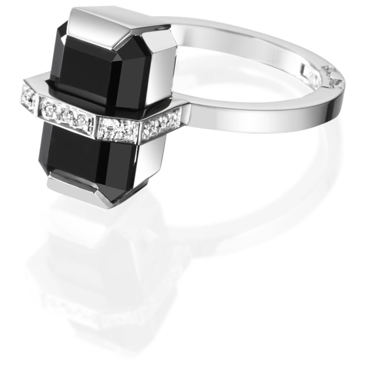 Little Bend Over - Onyx Ring Vitguld
