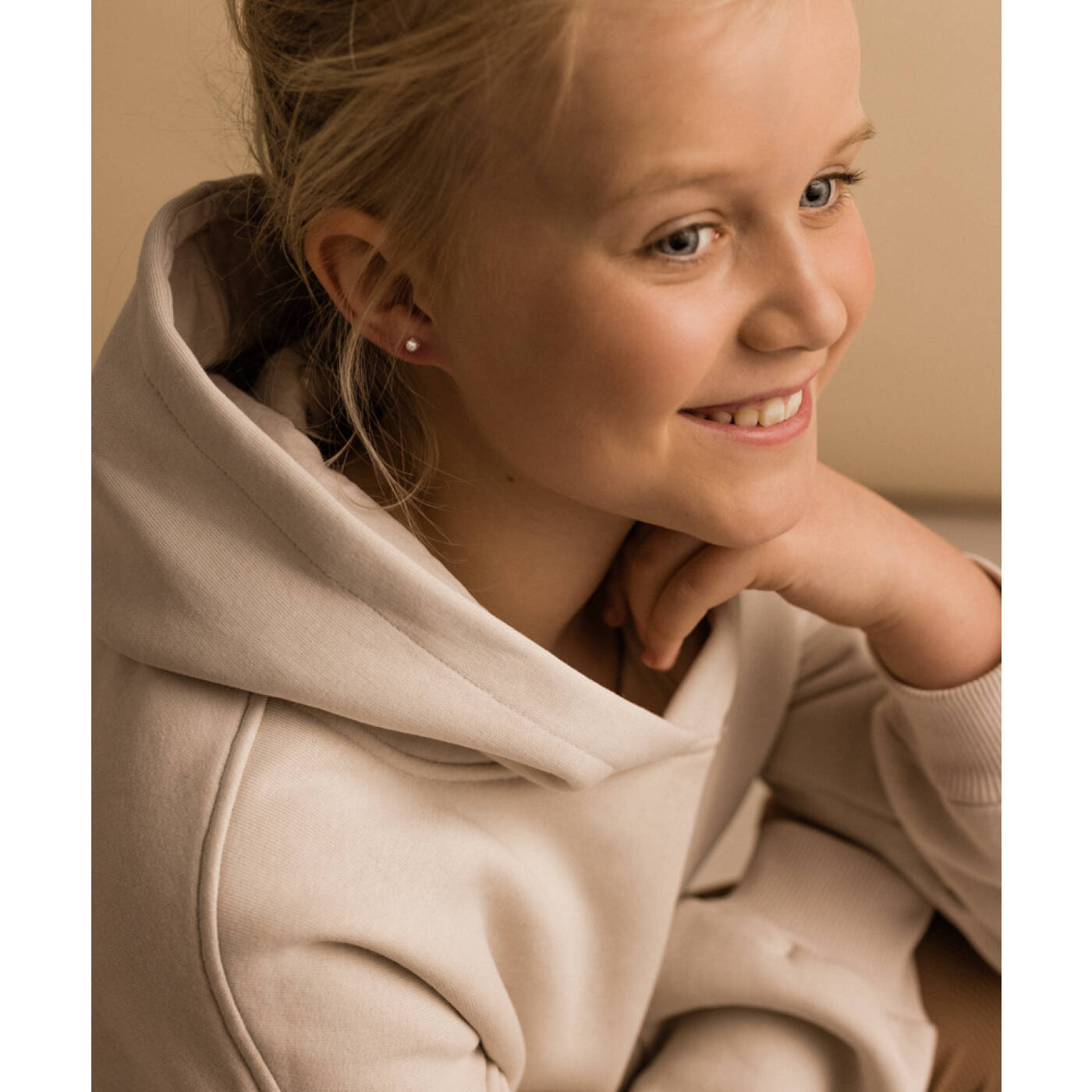 Medical Plastic  4 mm, Crystal Örhänge