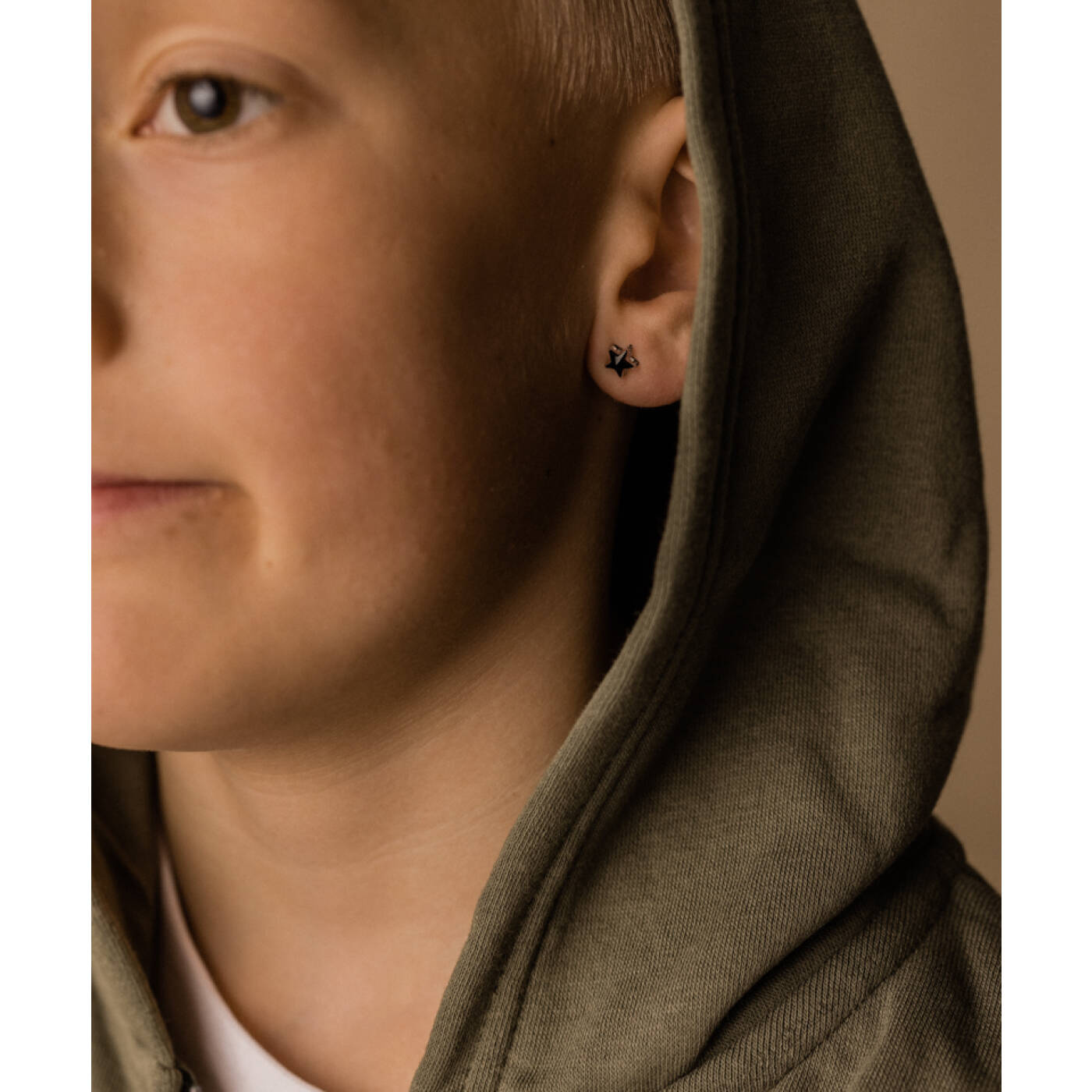 Medical Plastic Star 6 mm, Jet Örhänge