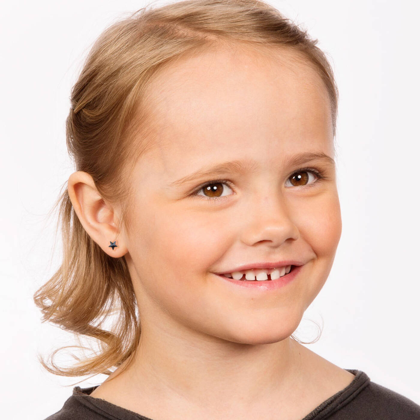 Medical Plastic Star 6 mm, Jet Örhänge