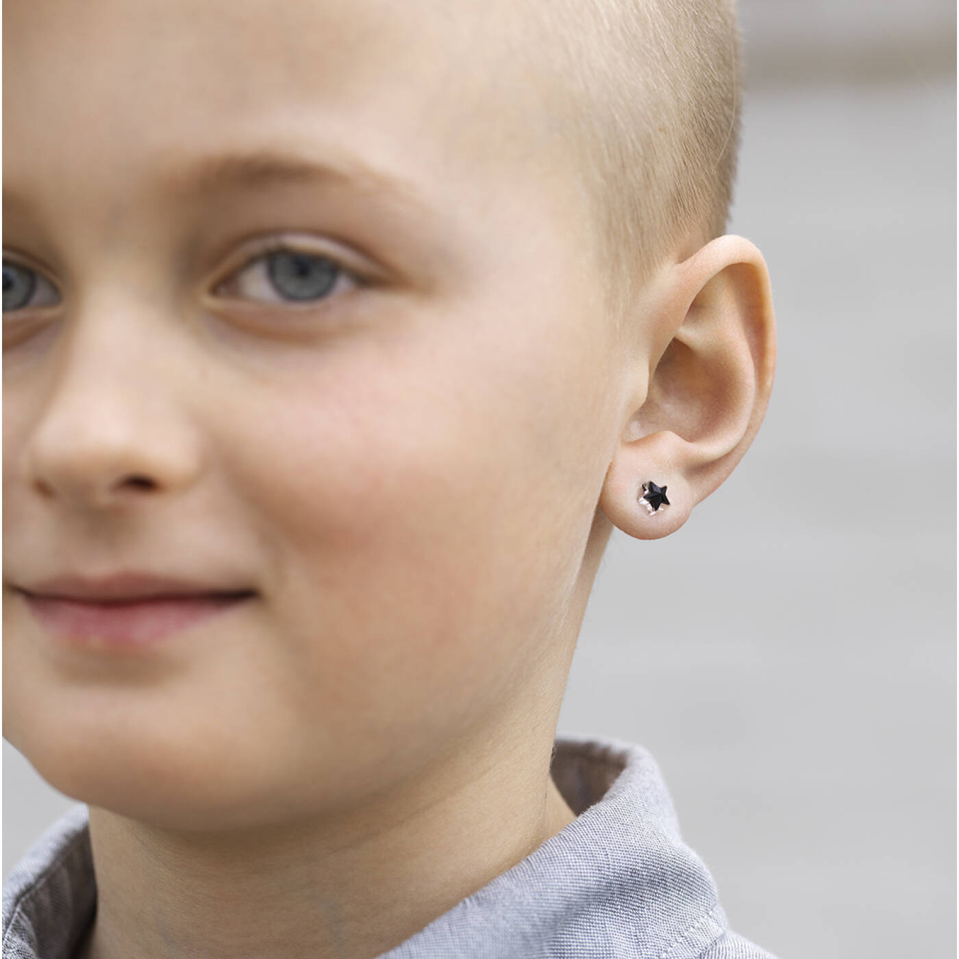 Medical Plastic Star 6 mm, Jet Örhänge