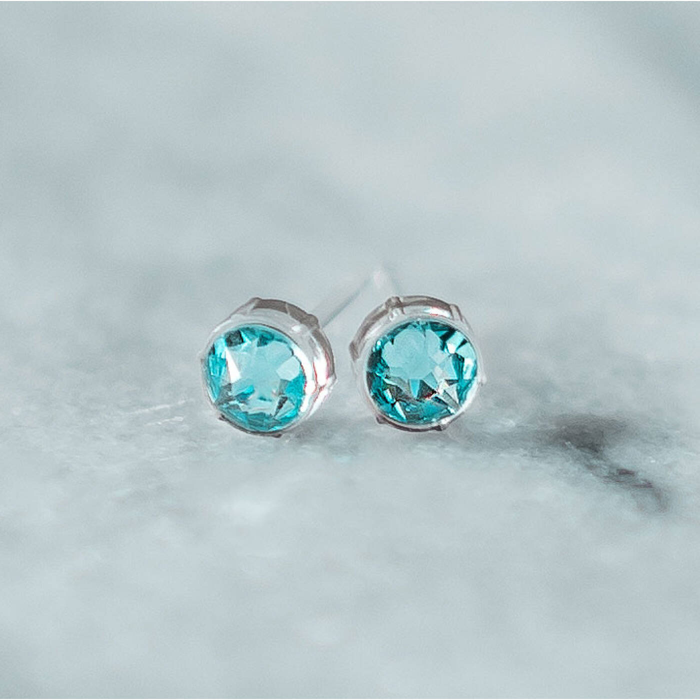 Medical Plastic  6 mm, Turquoise Örhänge