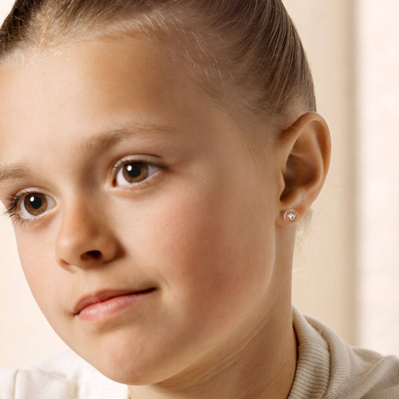 Medical Plastic Brilliance Halo 6 mm, Light rose/crystal Örhänge