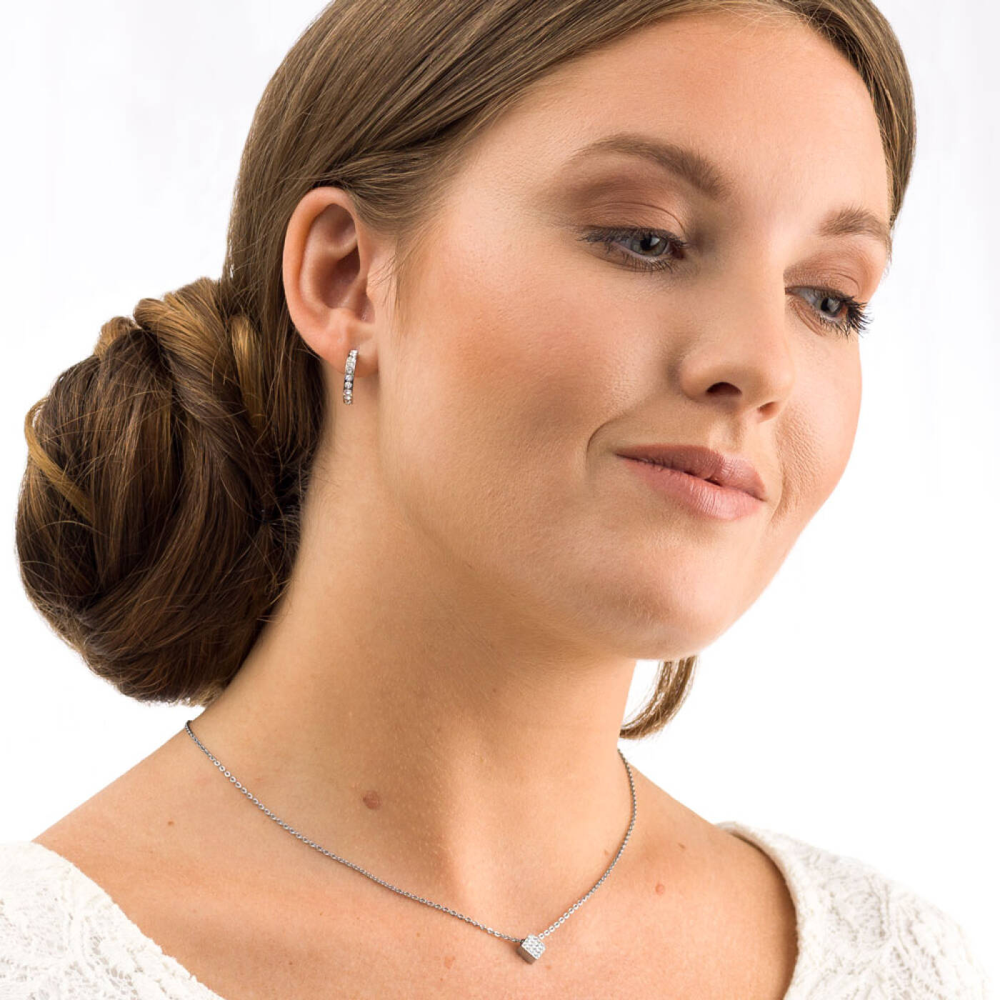 Natural Titanium Pendant Brilliance Curved 15 mm, Crystal Örhänge