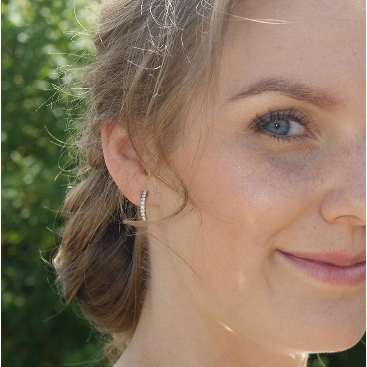 Natural Titanium Pendant Brilliance Curved 15 mm, Crystal Örhänge