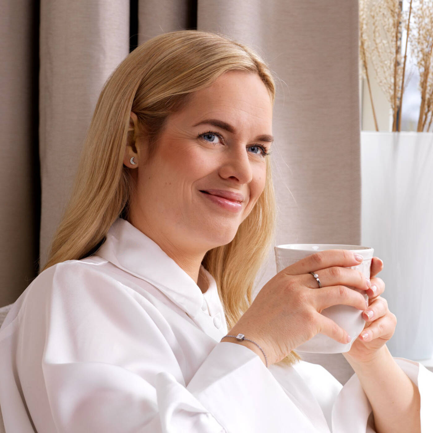 Natural Titanium Brilliance Moon 8 mm, Crystal Örhänge