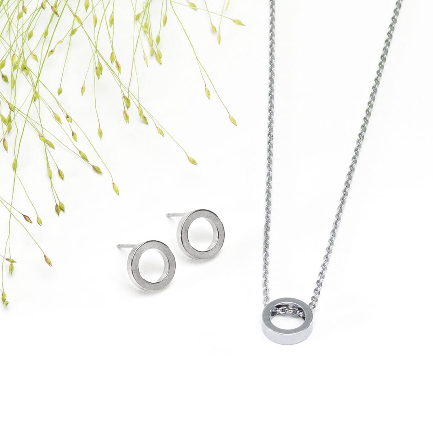 Natural Titanium Puck Hollow 10 mm Örhänge