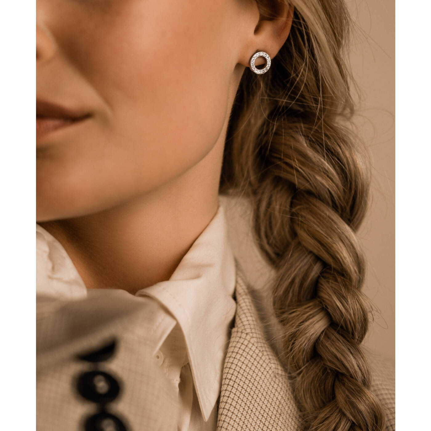 Natural Titanium Brilliance Puck Hollow 10 mm, Crystal Örhänge