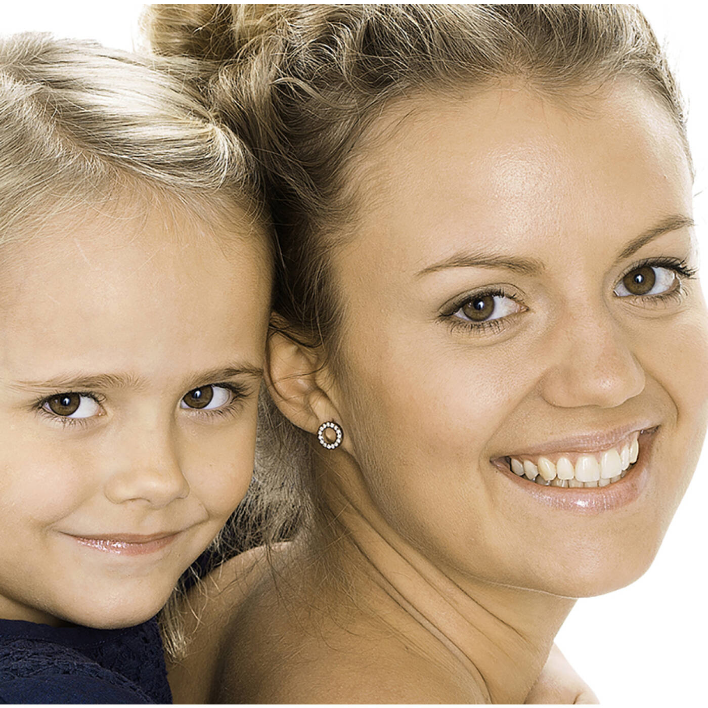 Natural Titanium Brilliance Puck Hollow 10 mm, Crystal Örhänge