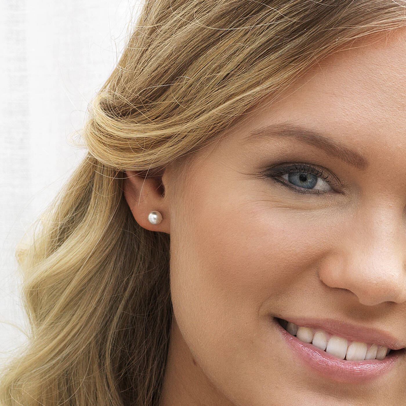 Natural Titanium Pearl 6 mm, White Örhänge