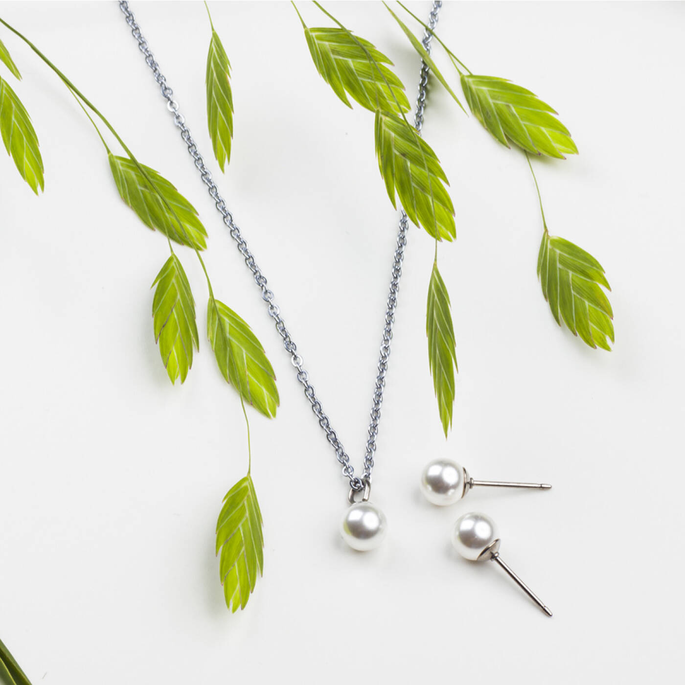 Natural Titanium Pearl 6 mm, White Örhänge