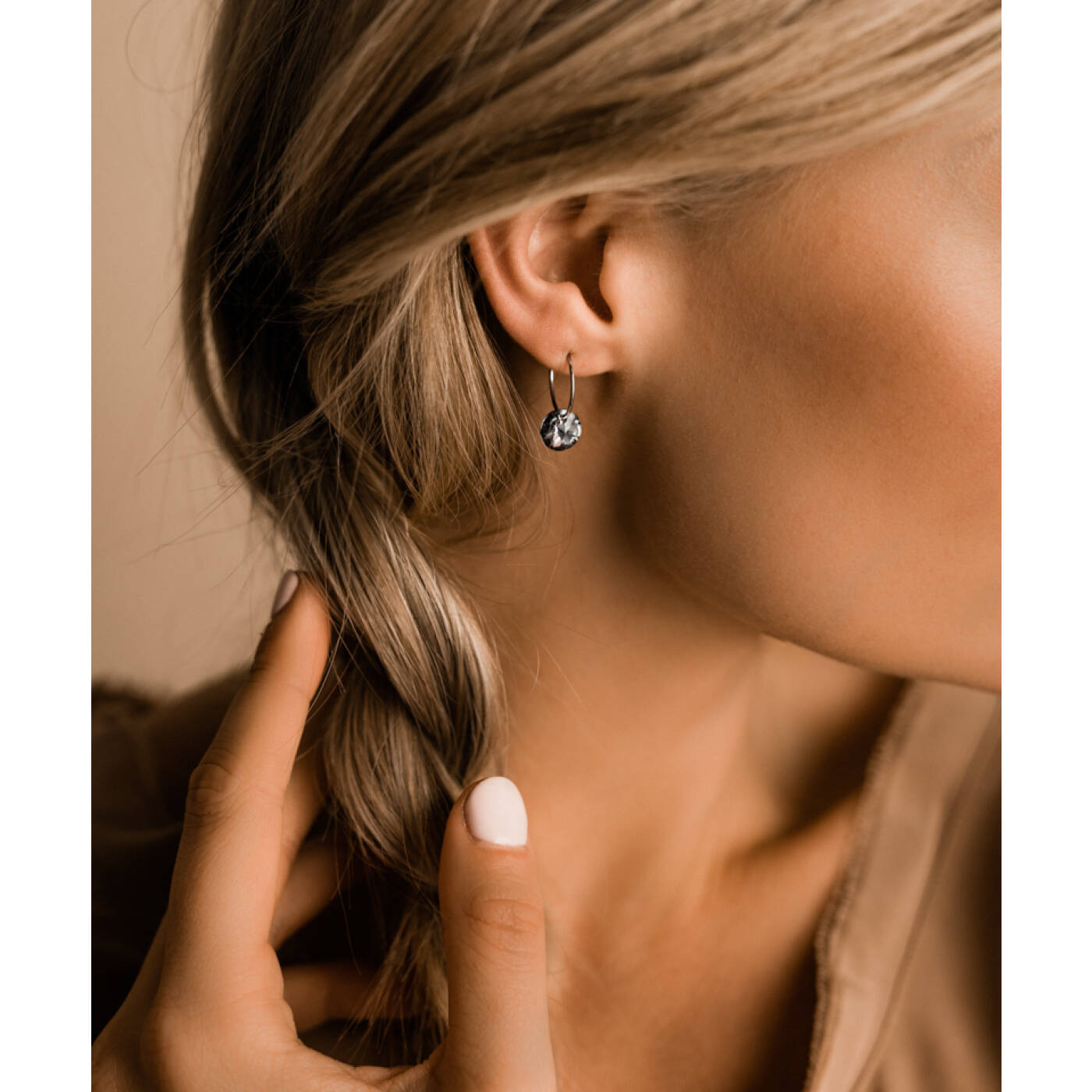 Natural Titanium Round 8 mm, Black diamond Örhänge