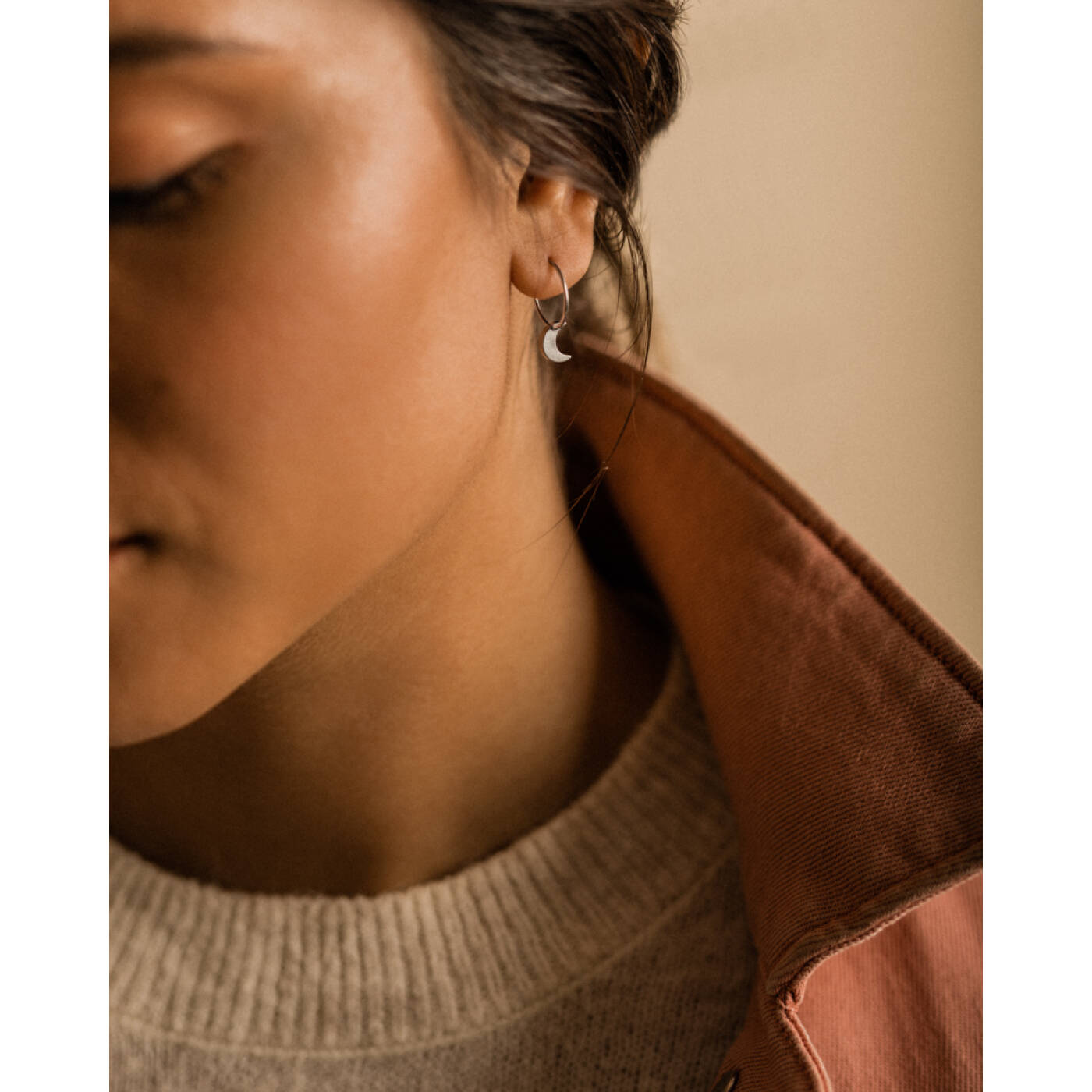 Natural Titanium Ear Ring, Pendant Moon 8 mm Örhänge