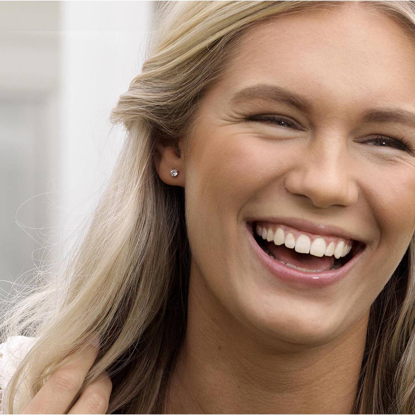 Golden Titanium Tiffany 5 mm, CZ White Örhänge