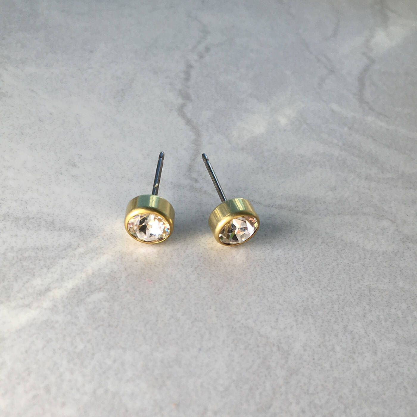 Golden Titanium Bezel 6 mm, Crystal Örhänge