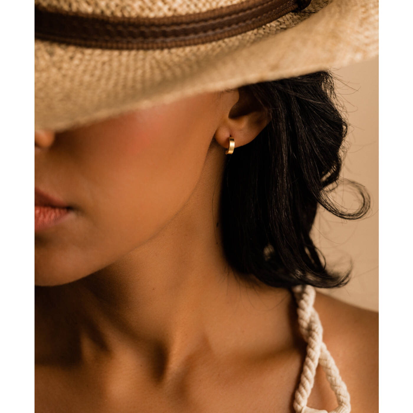 Golden Titanium Pendant Plain Curved 10 mm Örhänge