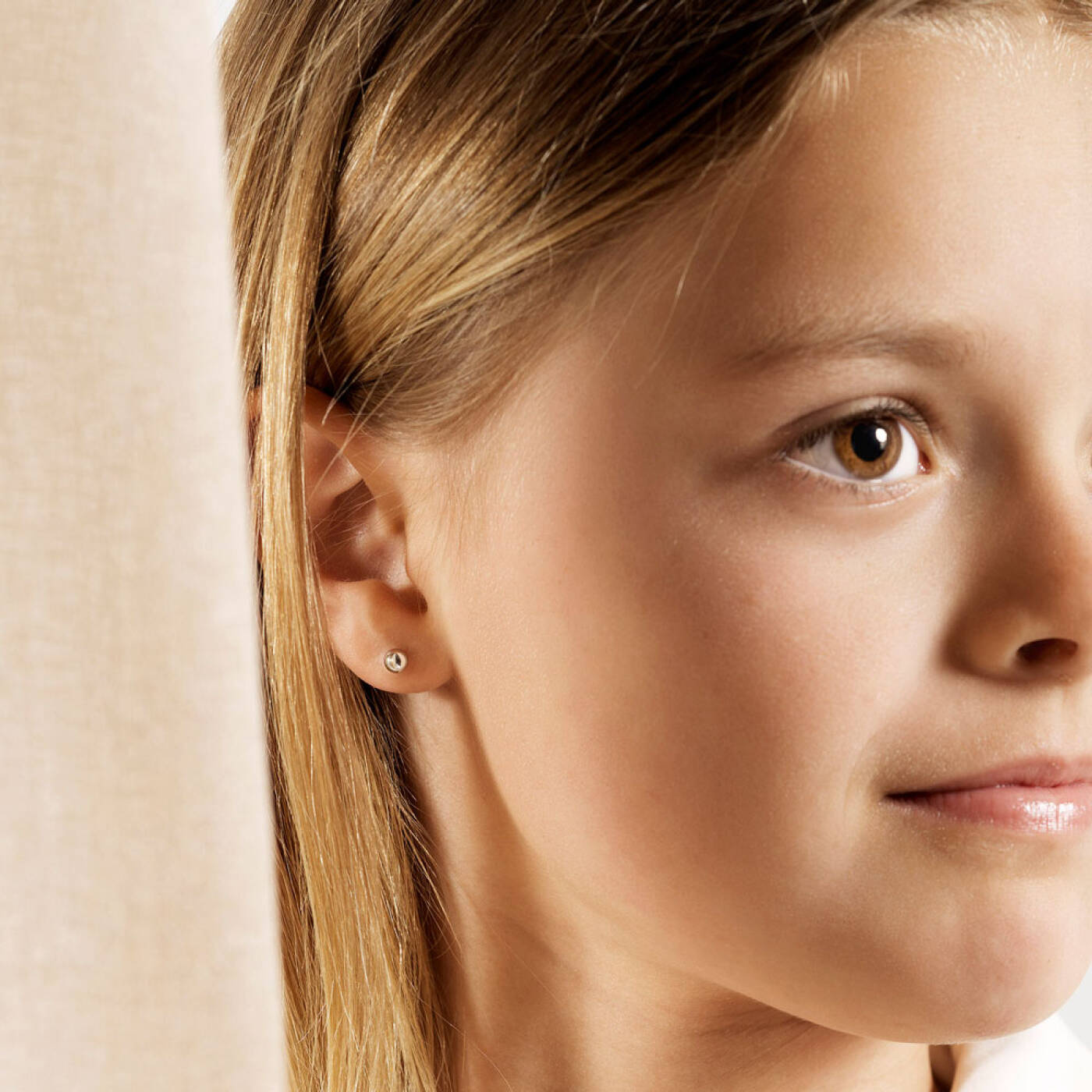 Silver Titanium Ball 4 mm Örhänge