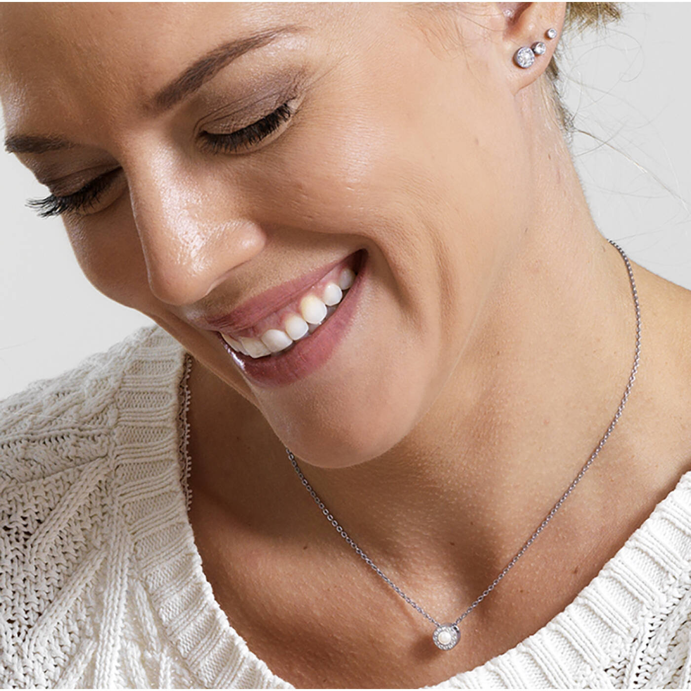 Silver Titanium Brilliance Halo Pearl 6 mm, White Örhänge