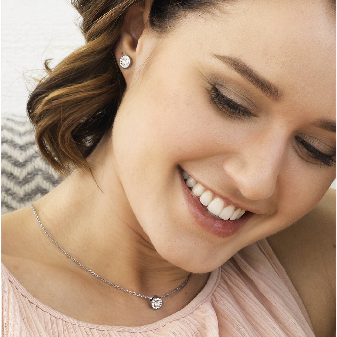 Silver Titanium Brilliance Halo 8 mm, Crystal Örhänge