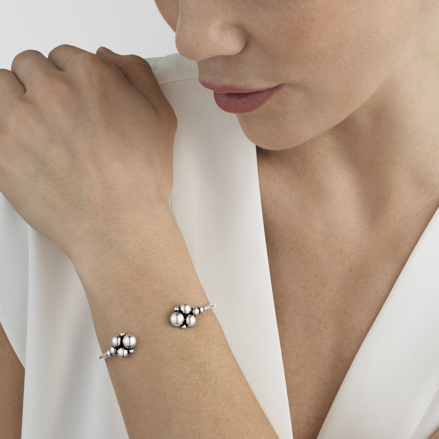 MOONLIGHT GRAPES OPEN BANGLE Armband Silver