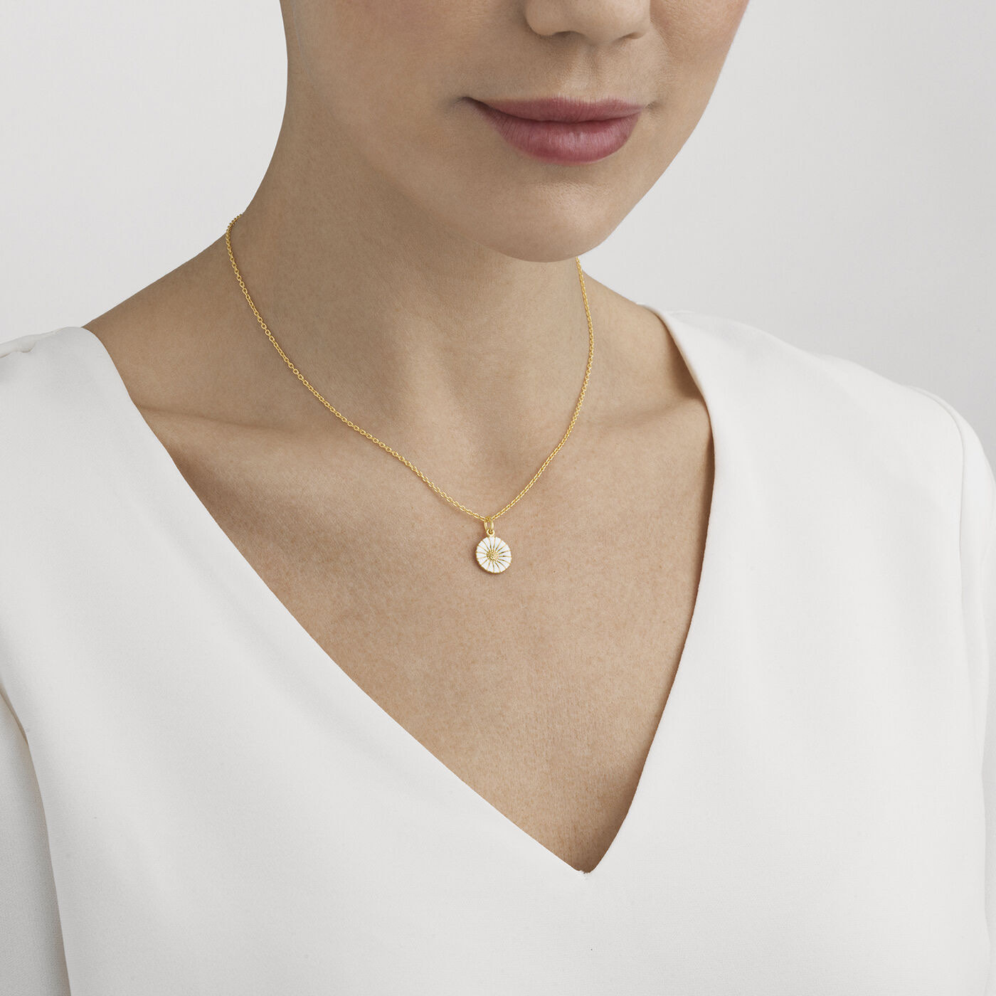 DAISY Hängsmycke Silver guldpläterad WHITE ENAMEL 11 MM