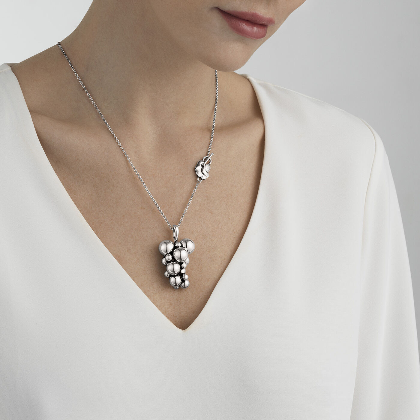 MOONLIGHT GRAPES Hängsmycke Silver OXIDISED 60 cm