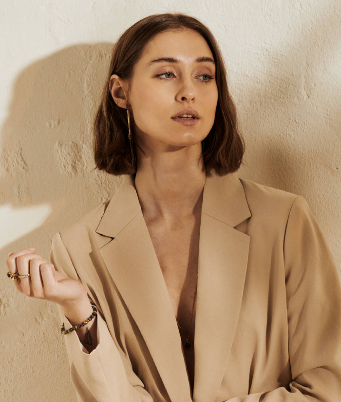 VICTORIA Long örhänge Guld/Grå