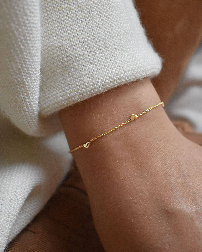 Loving heart drop full armband guld