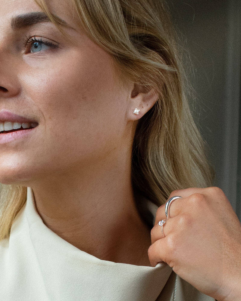 Petite Pearl örhänge silver