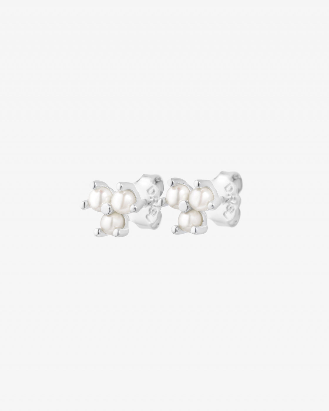 Petite Star pearl studs/örhänge